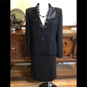 Beautiful 2 piece LeSuit